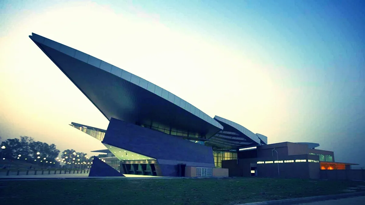 Chaudhary Charan Singh International Airport in India