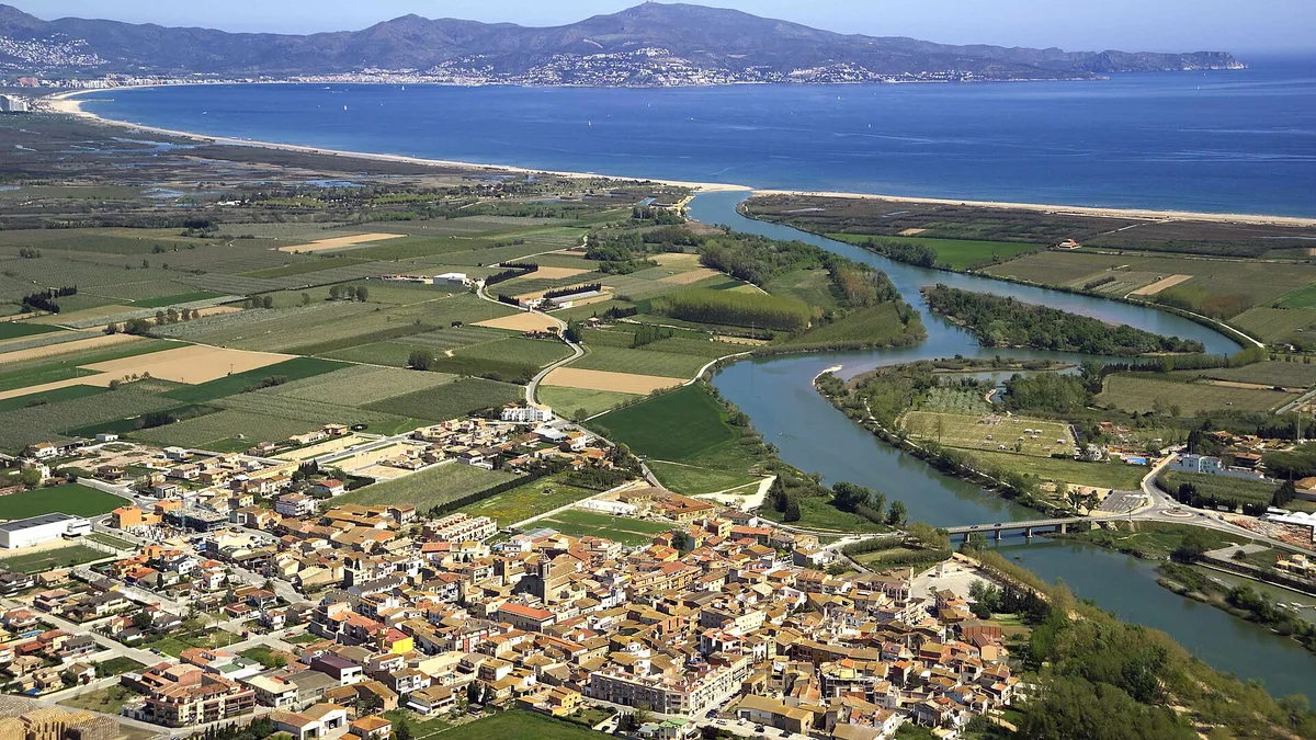 Sant Pere Pescador Beach in Spain