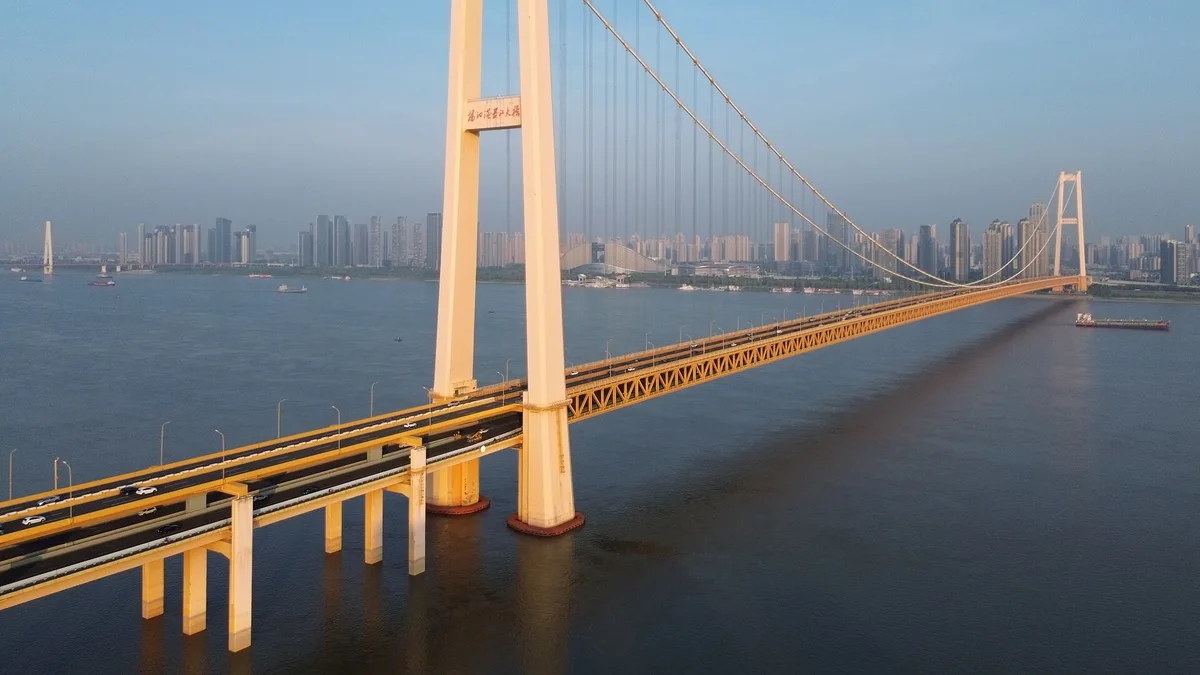 Yangsigang Yangtze River Bridge in China