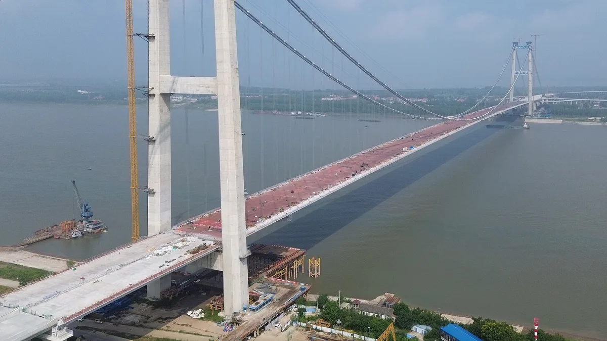 Shuangliu Yangtze River Bridge in China