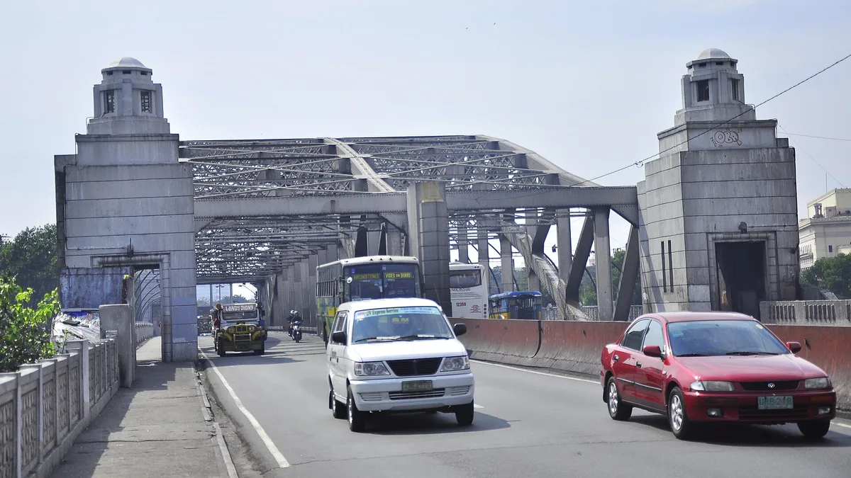 Quezon Bridge in Philippines