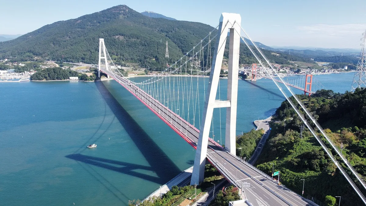 Noryang Bridge in South Korea
