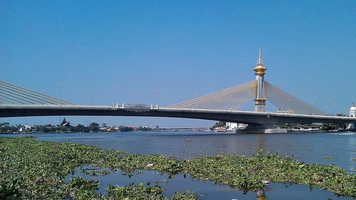 Maha Chesadabodindranusorn Bridge in Thailand