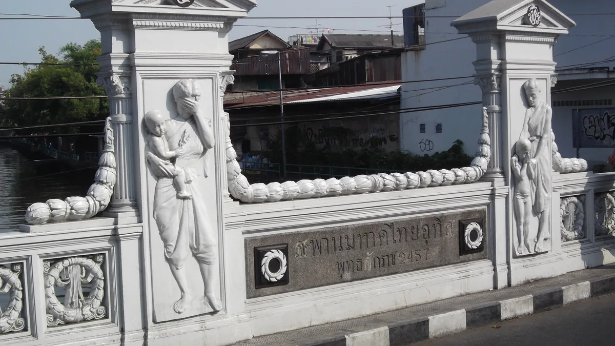 Mahadthai Uthit Bridge in Thailand