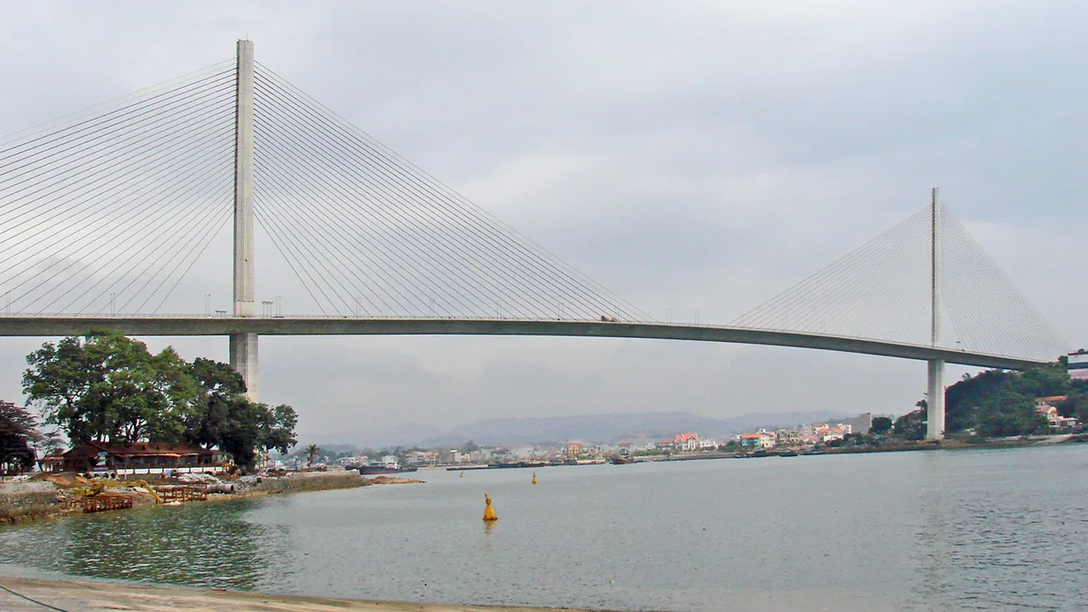Bãi Cháy Bridge in Vietnam