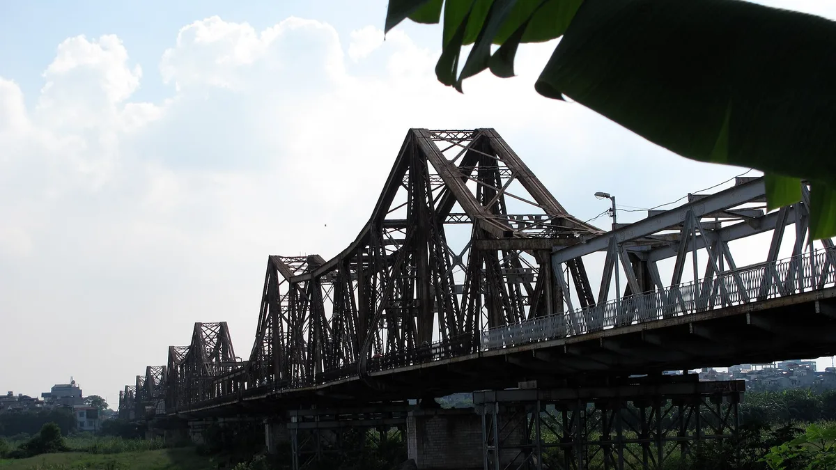 Long Biên Bridge in Vietnam