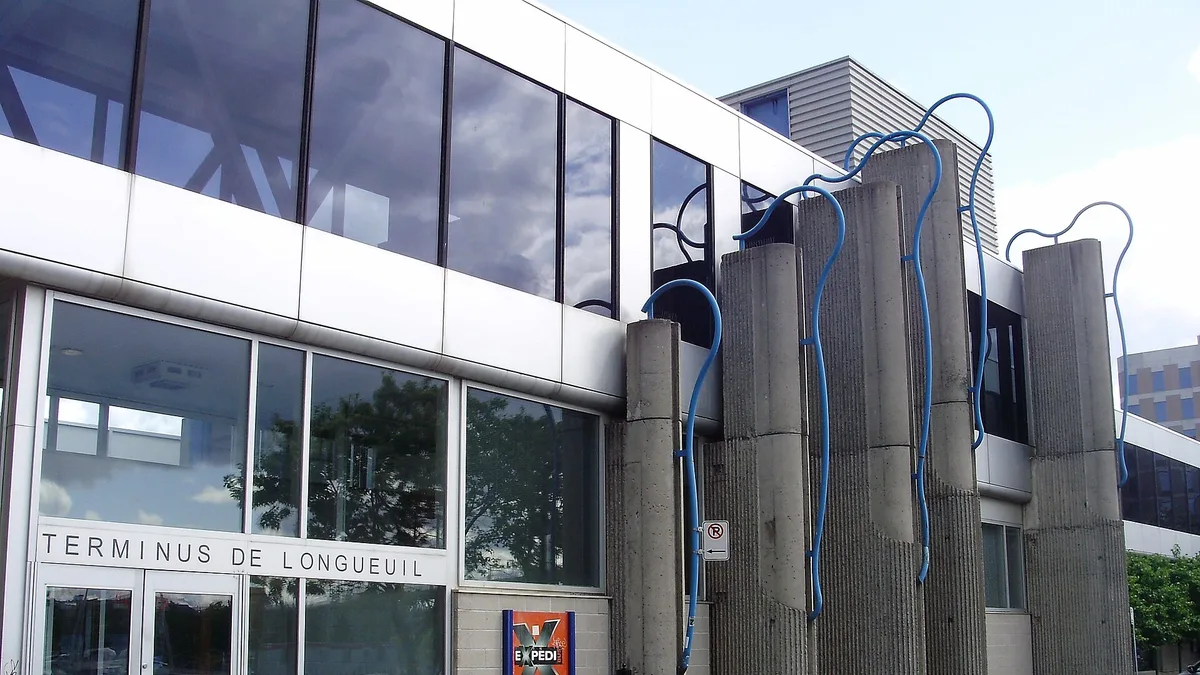Terminus Longueuil in Canada