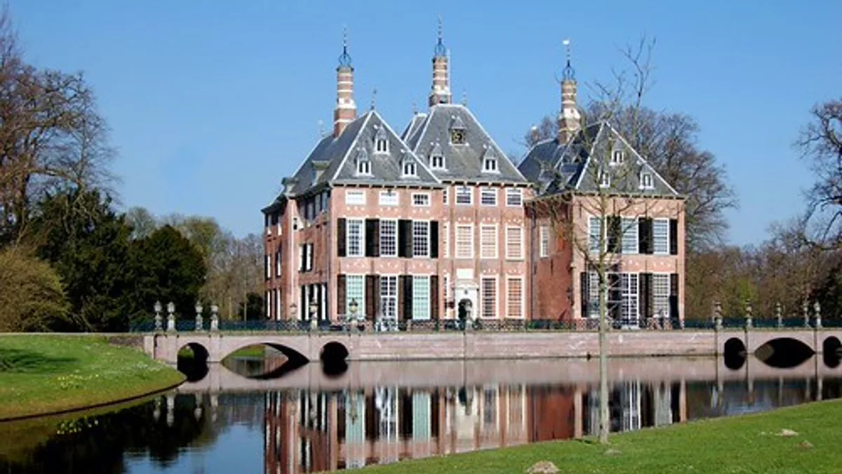 Kasteel Duivenvoorde in Netherlands