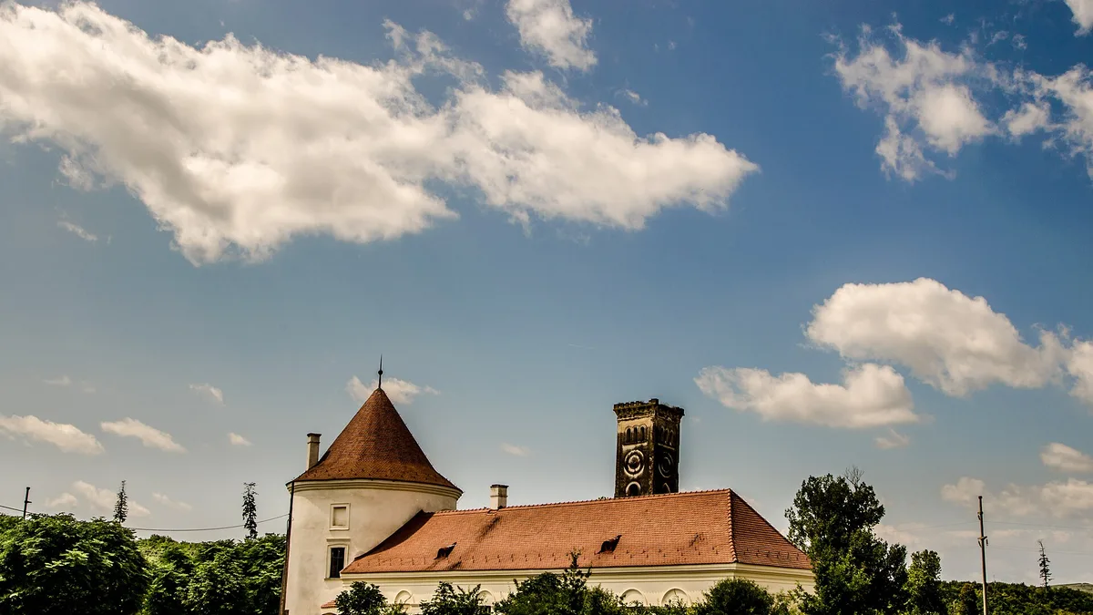 Bánffy Castle, Răscruci in Romania