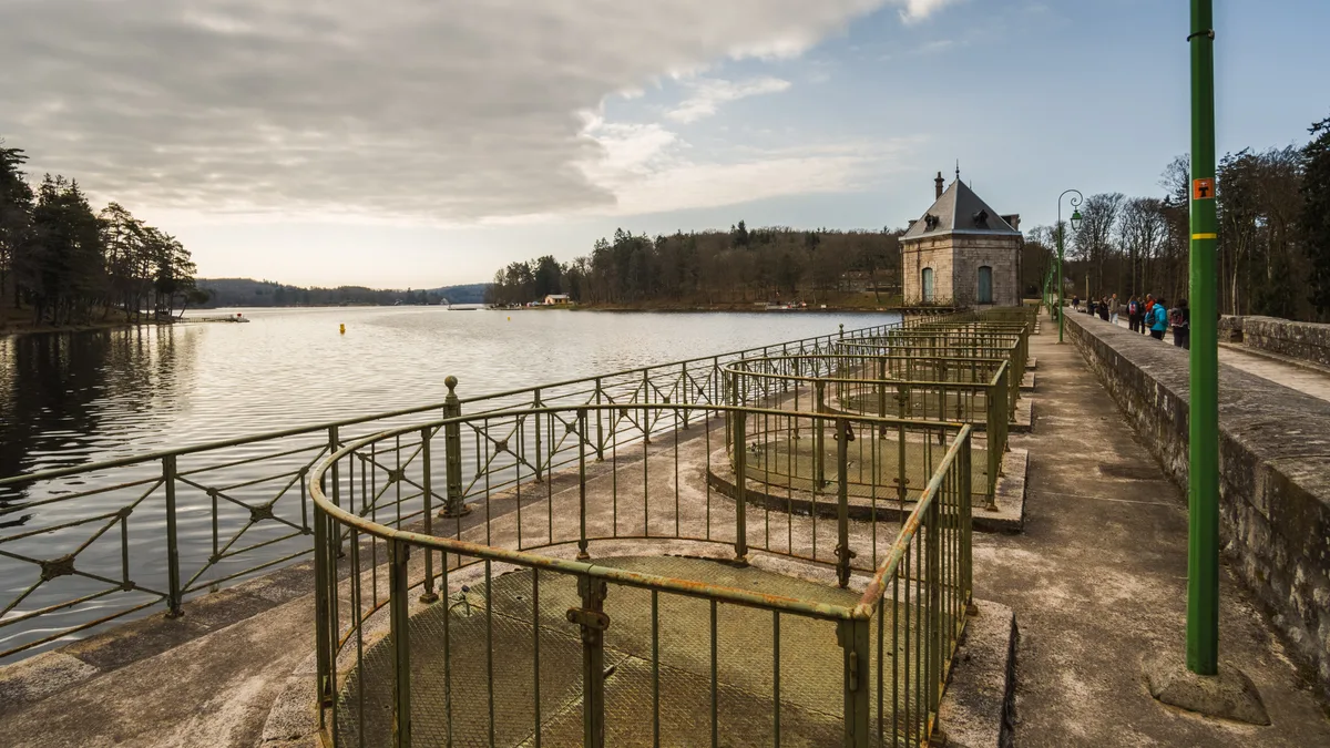 Settons Dam in France