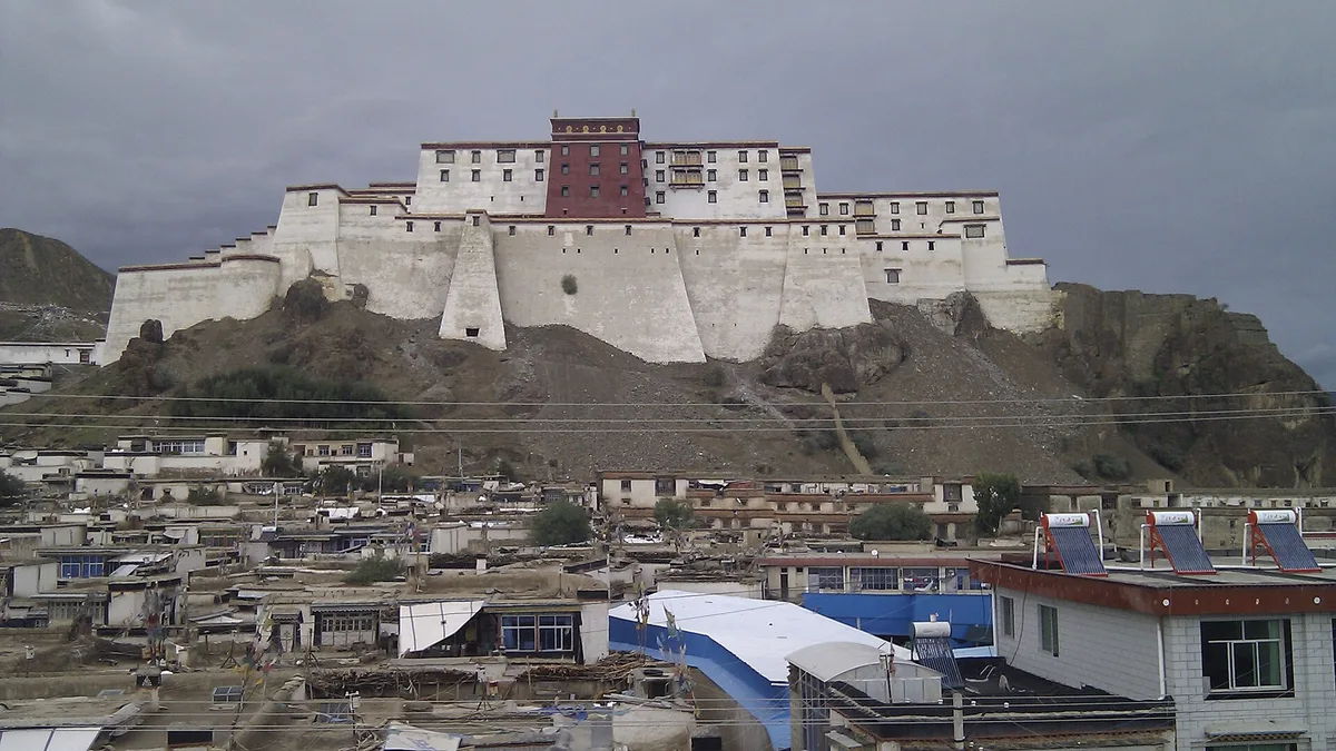 Shigatse Dzong in China