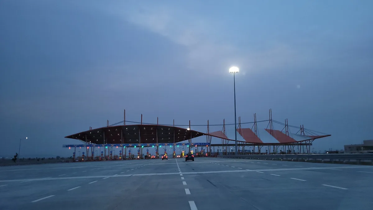 Delhi–Mumbai Expressway in India