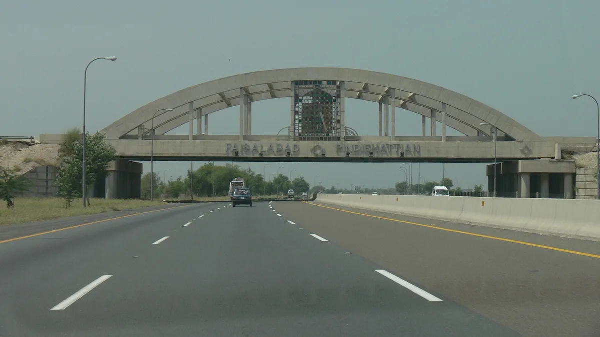 M-4 Pindi Bhattian–Multan Motorway in Pakistan