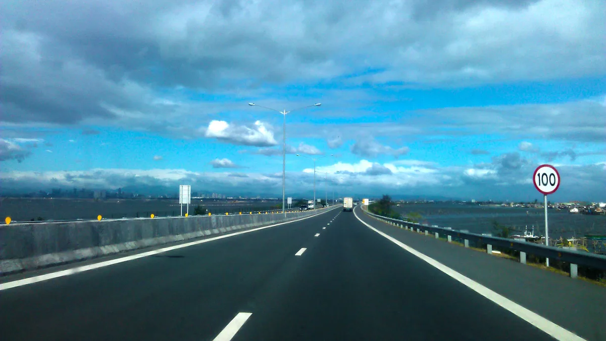 Manila–Cavite Expressway (CAVITEX) in Philippines
