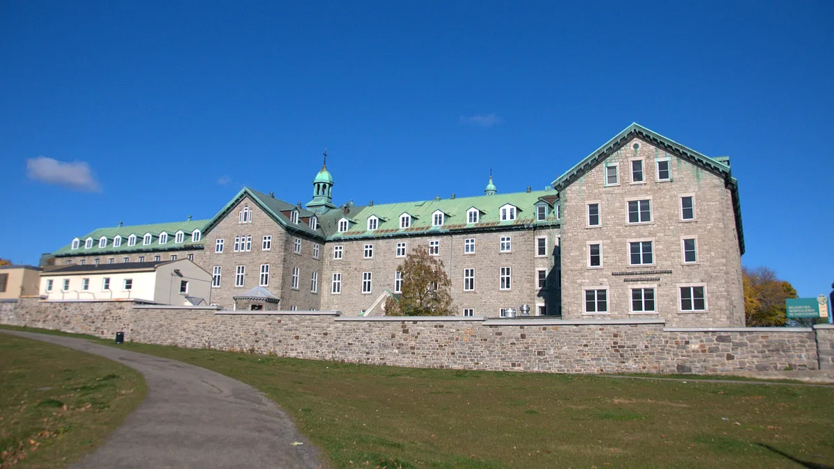 Hôtel-Dieu de Montréal in Canada
