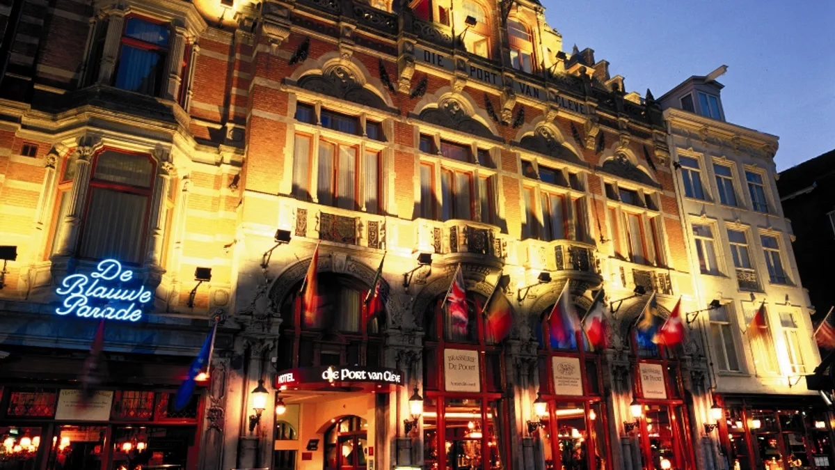 Hotel Die Port Van Cleve in Netherlands