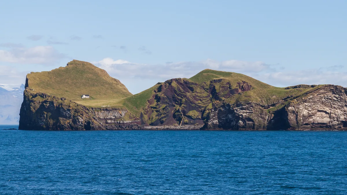 Isla Islandia in Peru