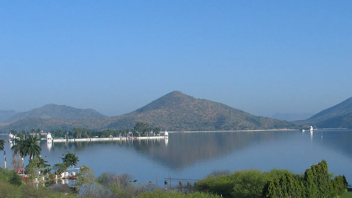 Fateh Sagar Lake in India