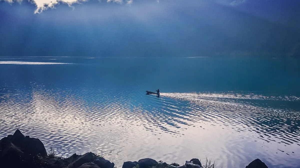 Lake Holon in Philippines
