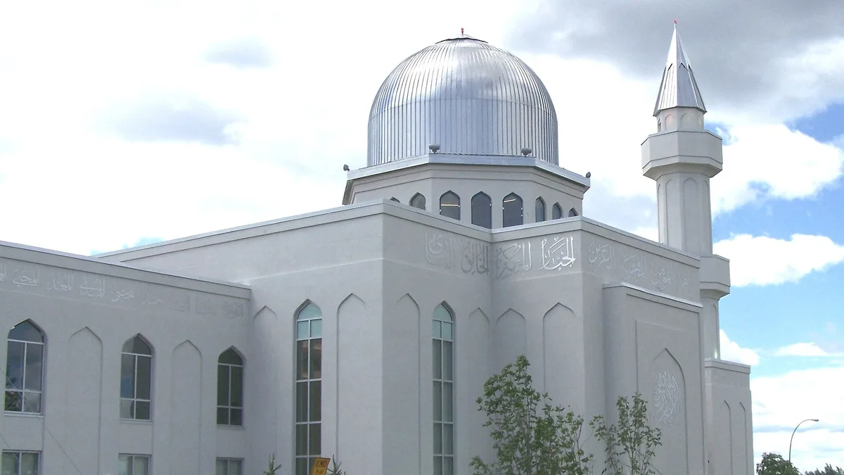 Baitun Nur Mosque in Canada