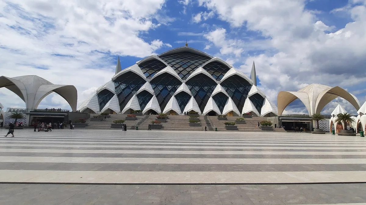 Al Jabbar Grand Mosque in Indonesia