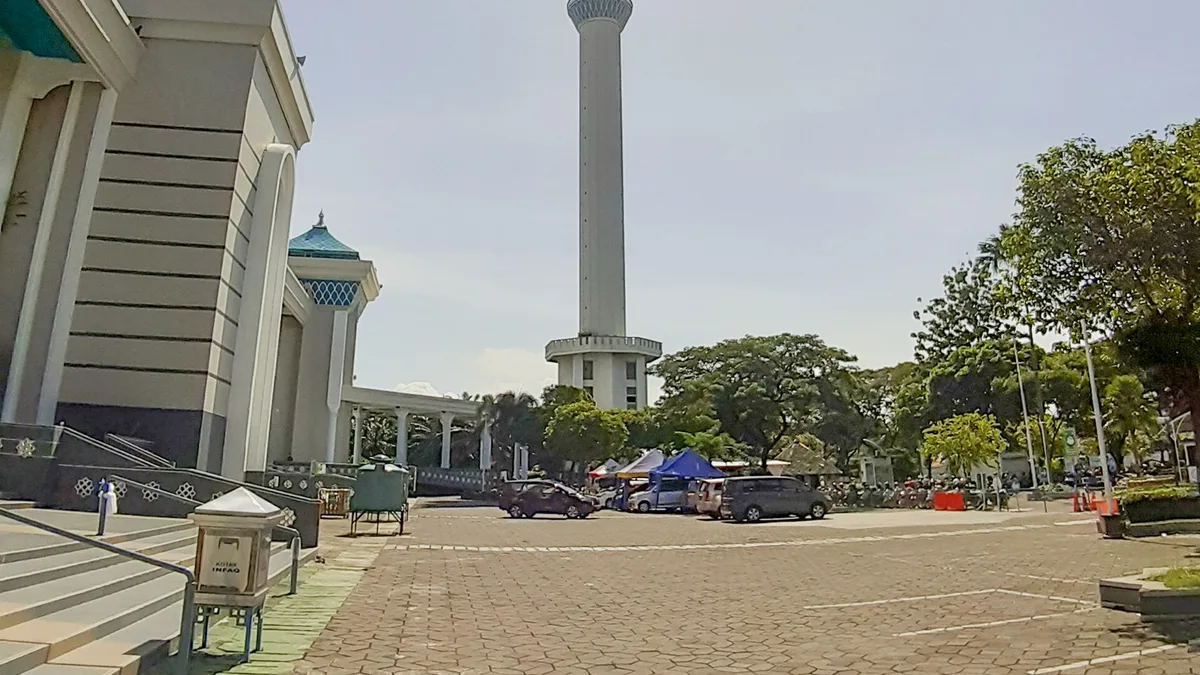 Al-Akbar Mosque in Indonesia
