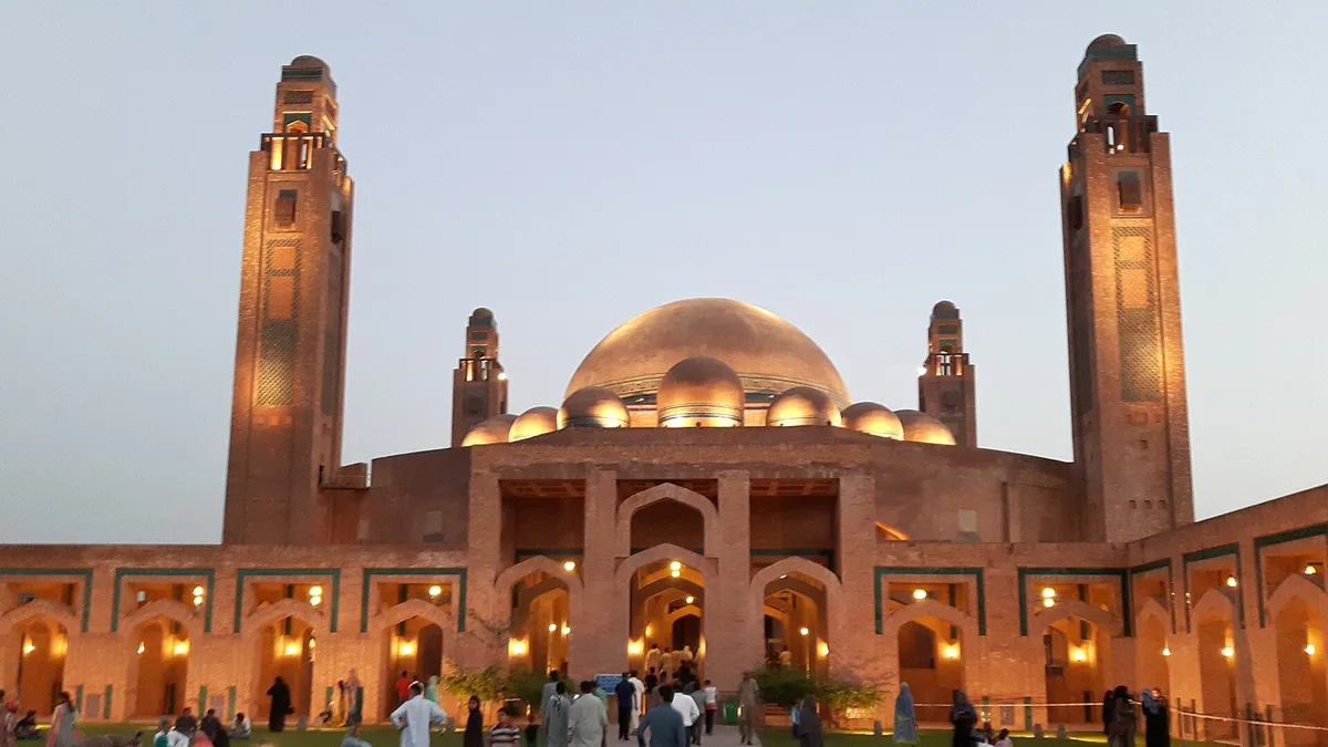 Grand Jamia Mosque in Pakistan