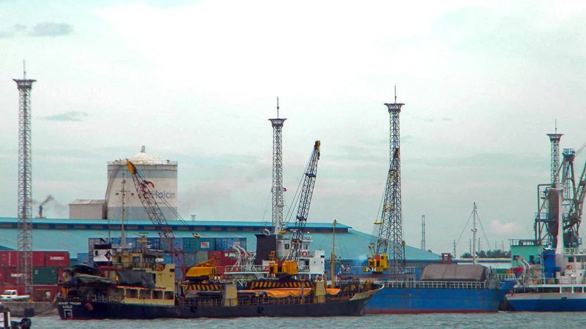 Port of Iloilo in Philippines