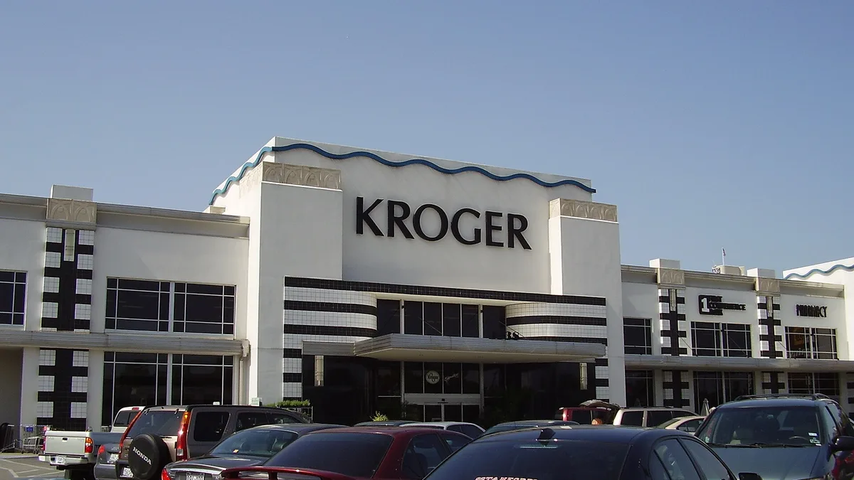 River Oaks Shopping Center in United States