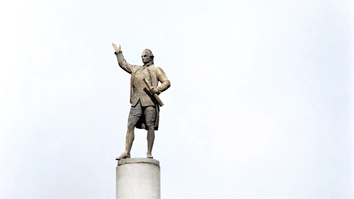 Captain Cook Statue in Australia
