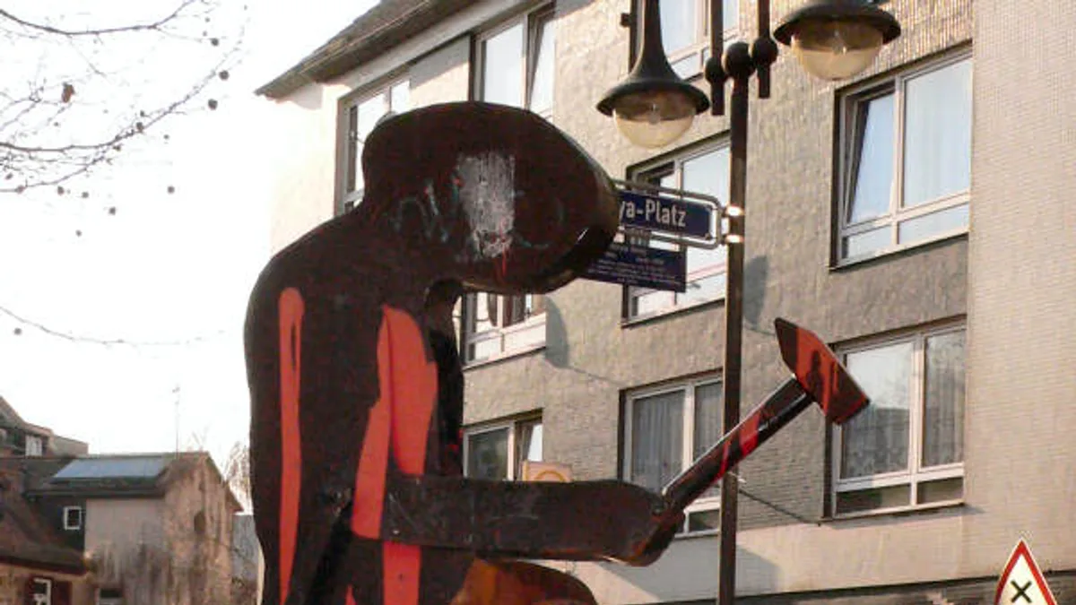 Hammering Man in Germany