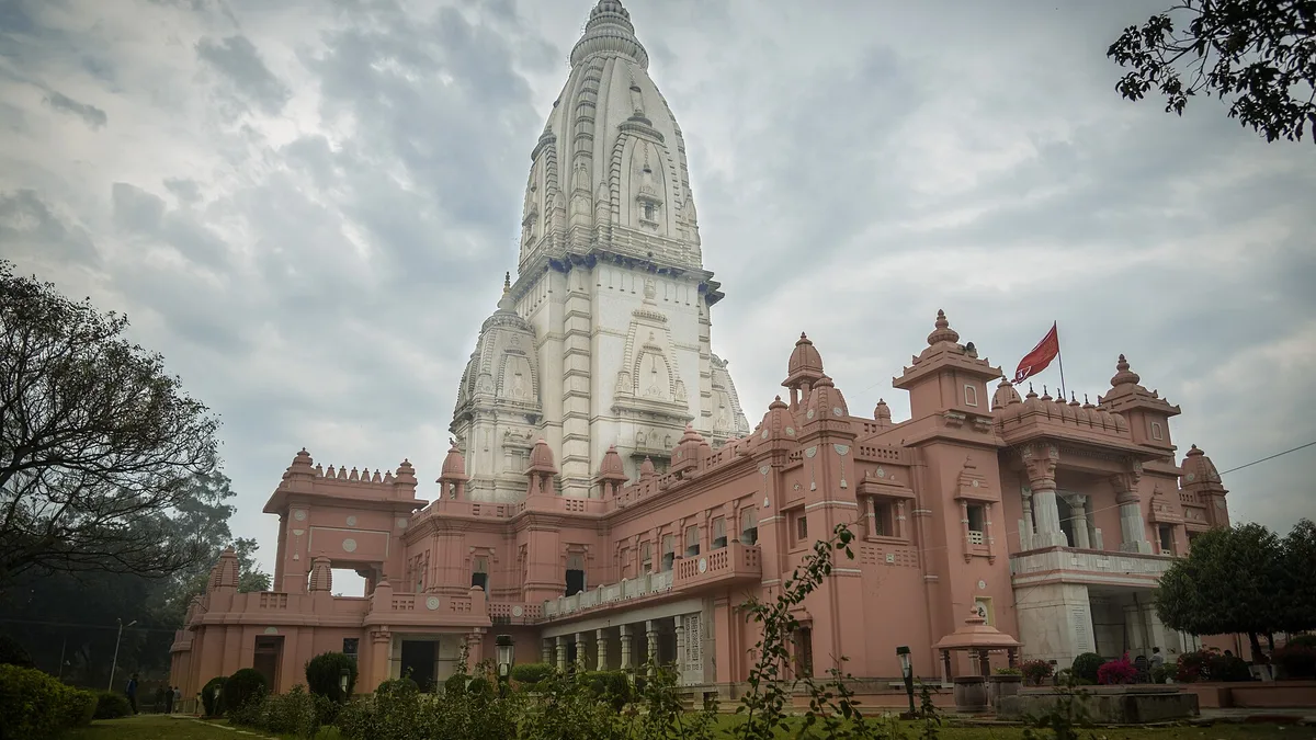 Shri Vishwanath Mandir in India