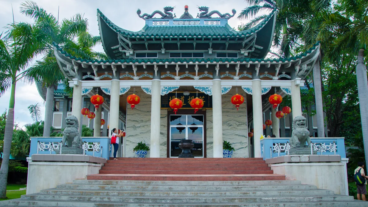Lon Wa Buddhist Temple in Philippines