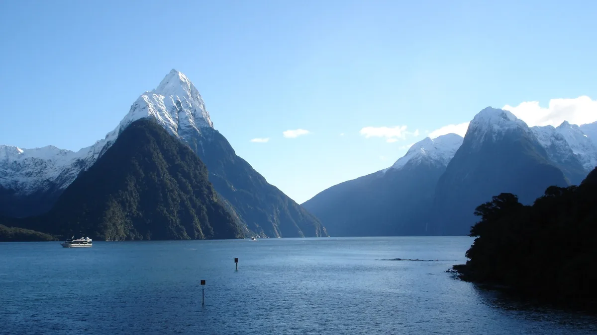 Te Wahipounamu – South West New Zealand in New Zealand