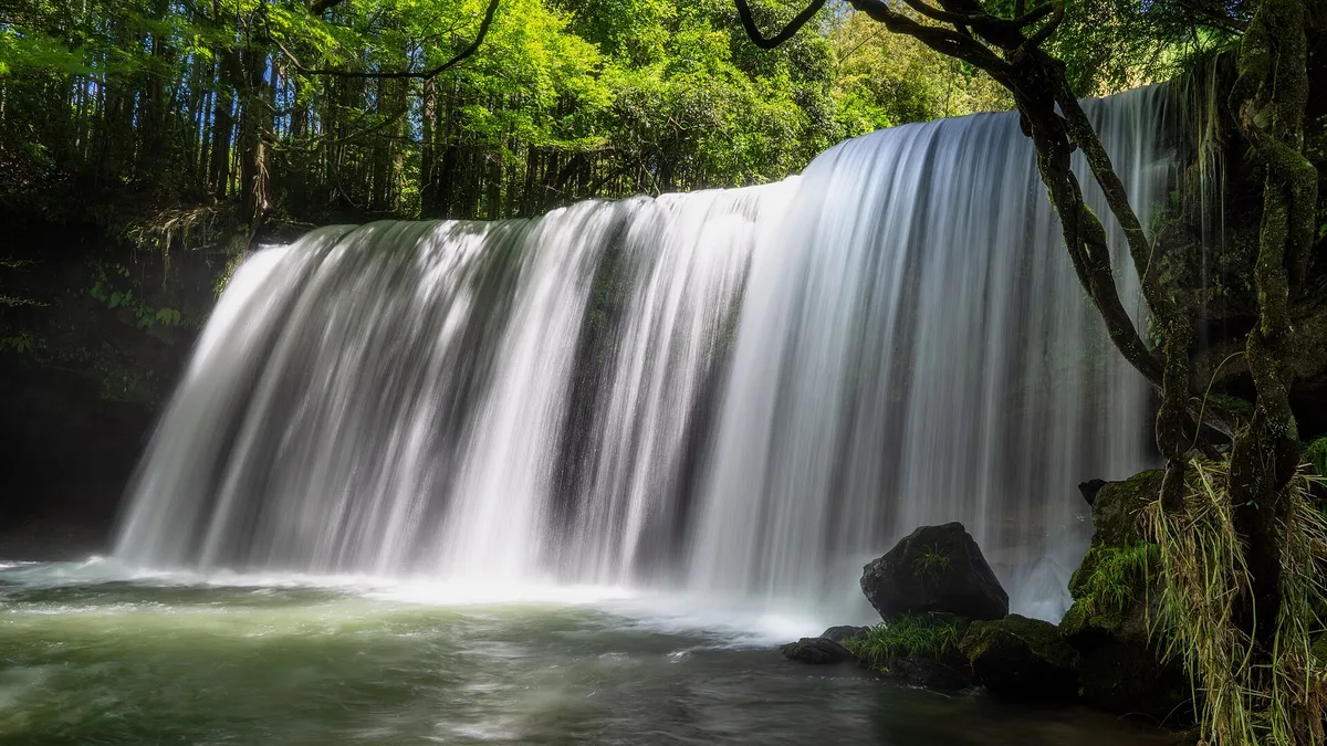 Nabegataki Falls in Japan