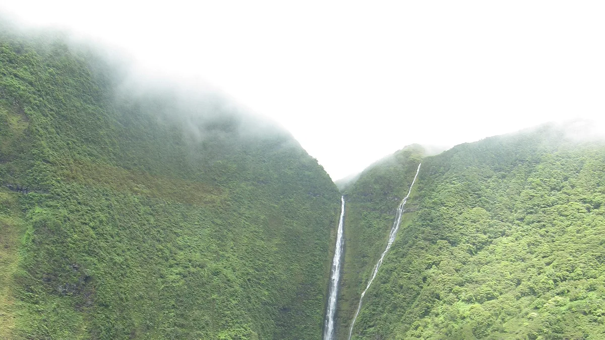Olo'upena Falls in United States