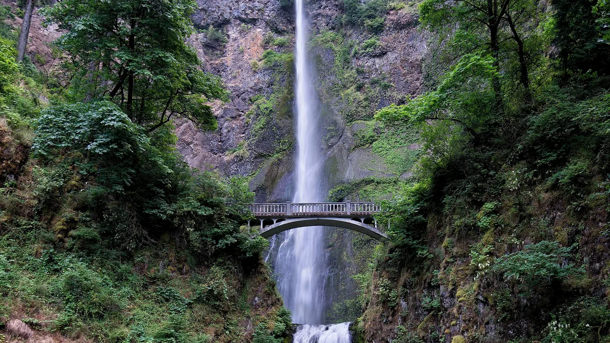 Multnomah Falls in United States