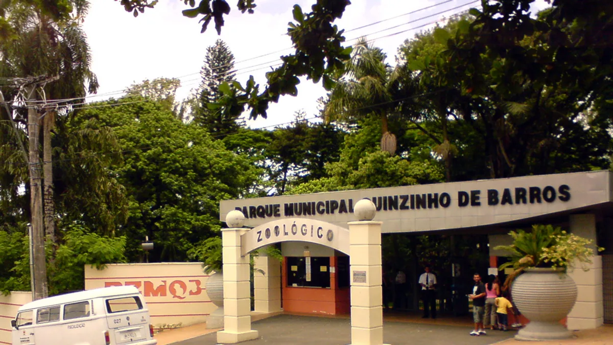 Parque Zoológico Municipal Quinzinho de Barros in Brazil